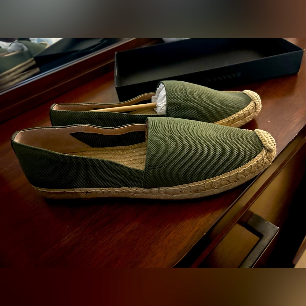 Banana Republic Flats BNWT